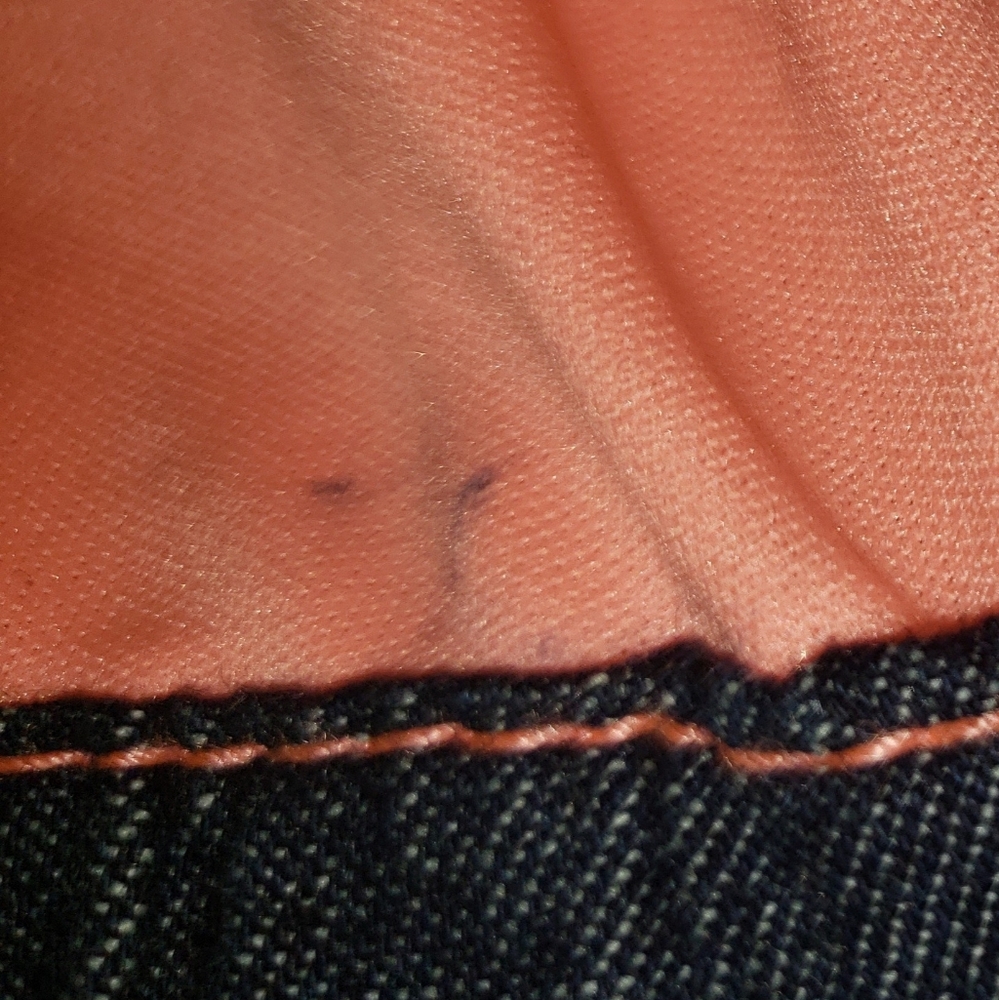 2 Rompers button snaps for easy pamper changes. - Picture 7 of 16
